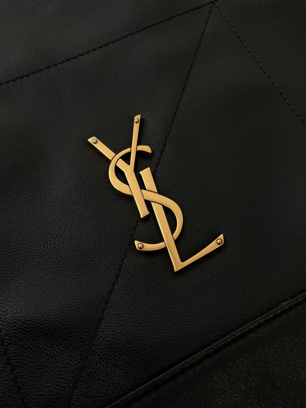 YSL Yves Saint Laurent Jamie 4.3 Pochon Vertical