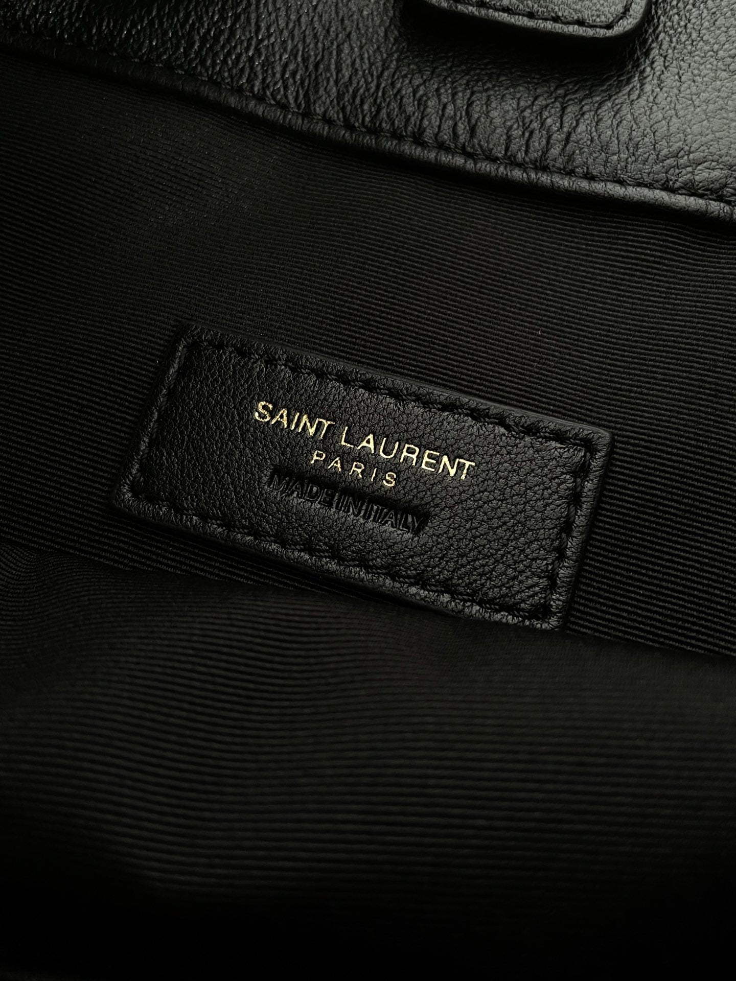 YSL Yves Saint Laurent Jamie 4.3 Pochon Vertical
