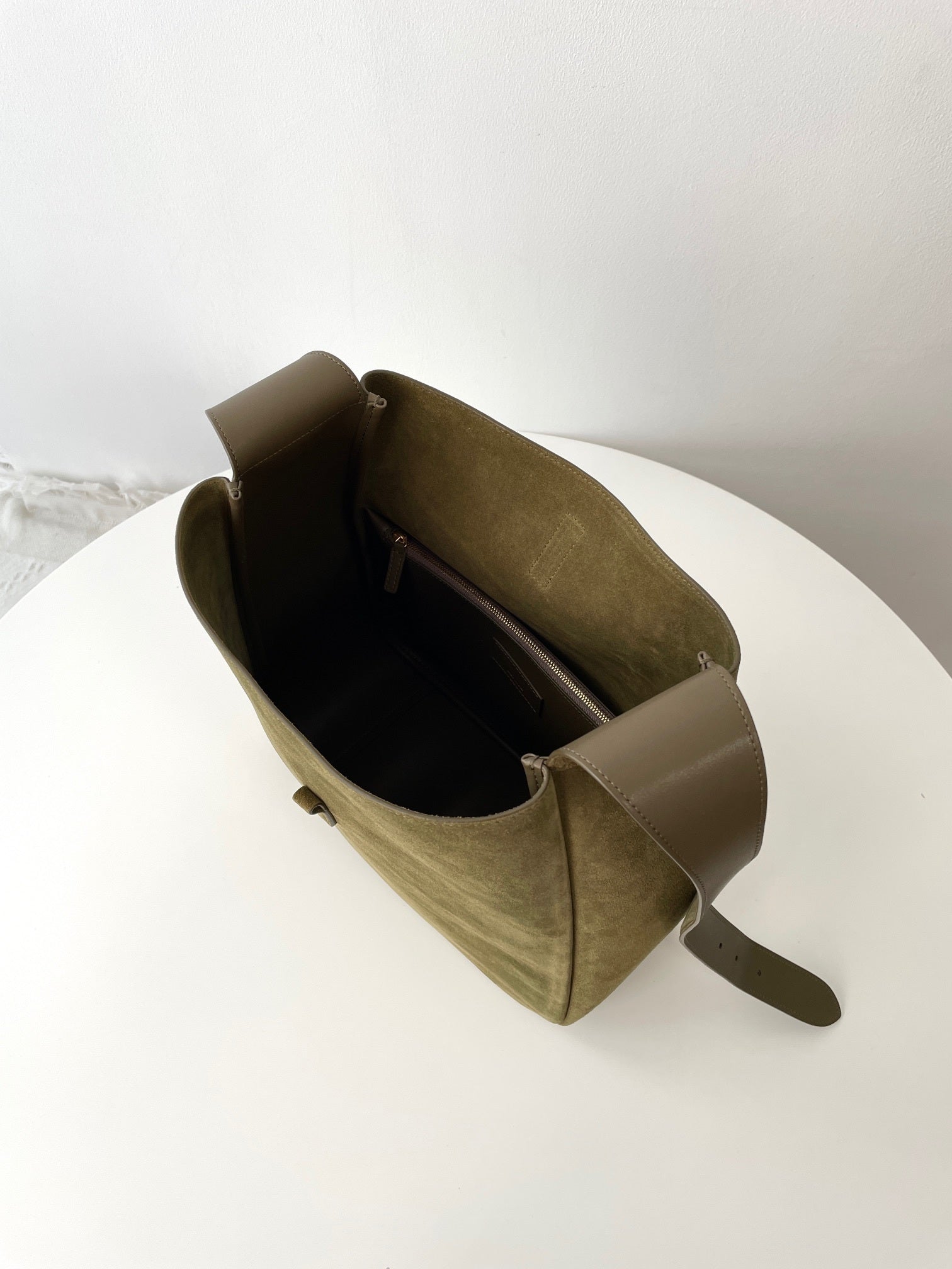 YSL Yves Saint Laurent 5À7 Hobo Large Suede