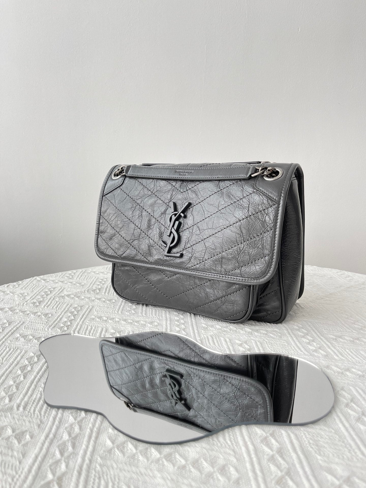 YSL Yves Saint Laurent Niki Bag 28 cm