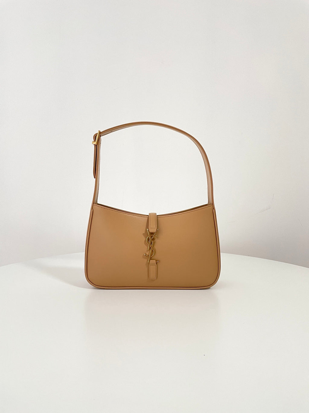 YSL Yves Saint Laurent Le 5 À 7 Underarm Saddle Bag