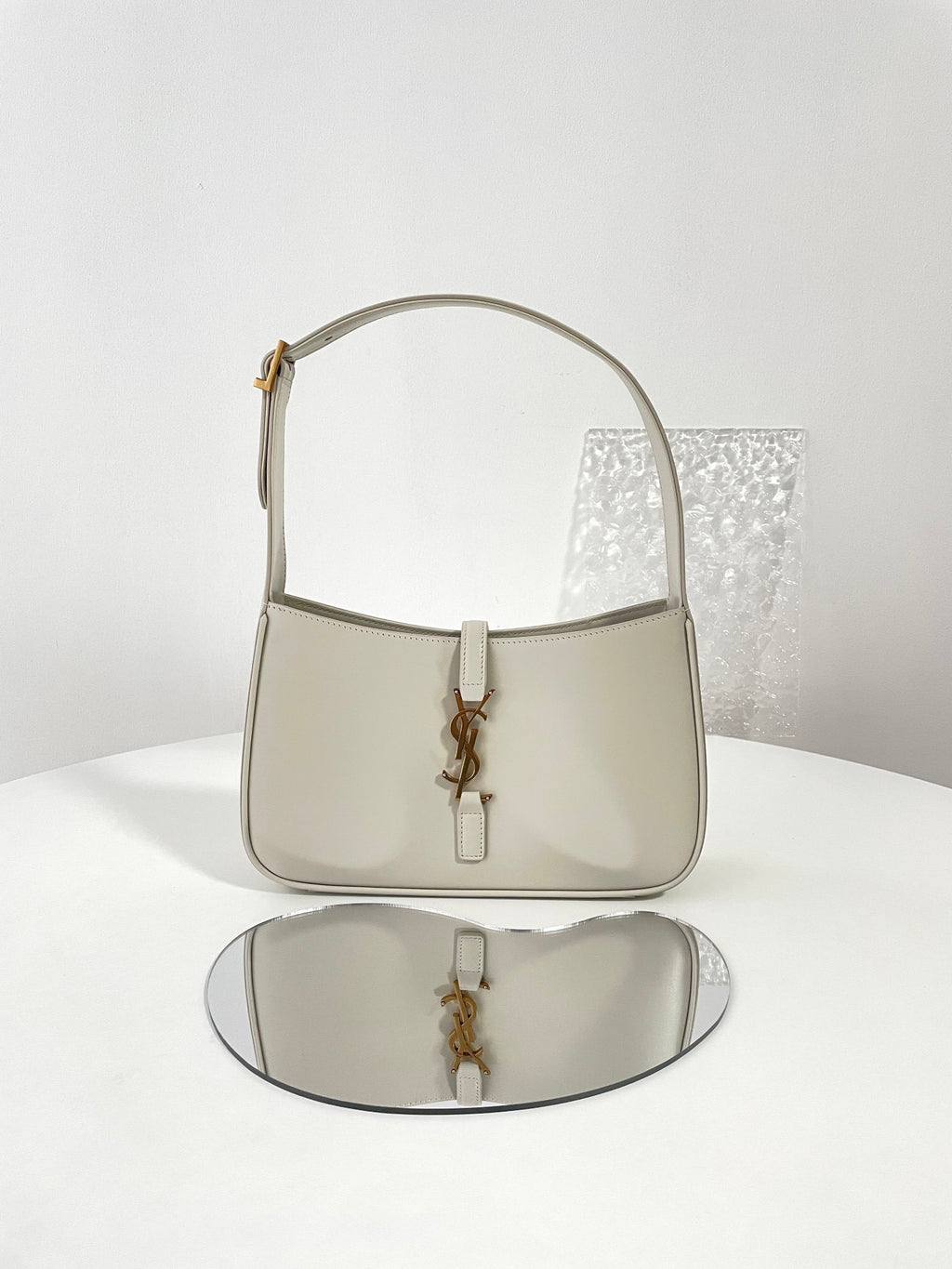 YSL Yves Saint Laurent Le 5 À 7 Underarm Saddle Bag