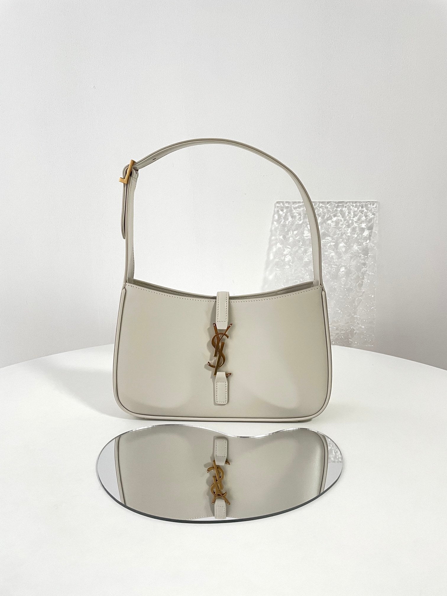 YSL Yves Saint Laurent Le 5 À 7 Underarm Saddle Bag