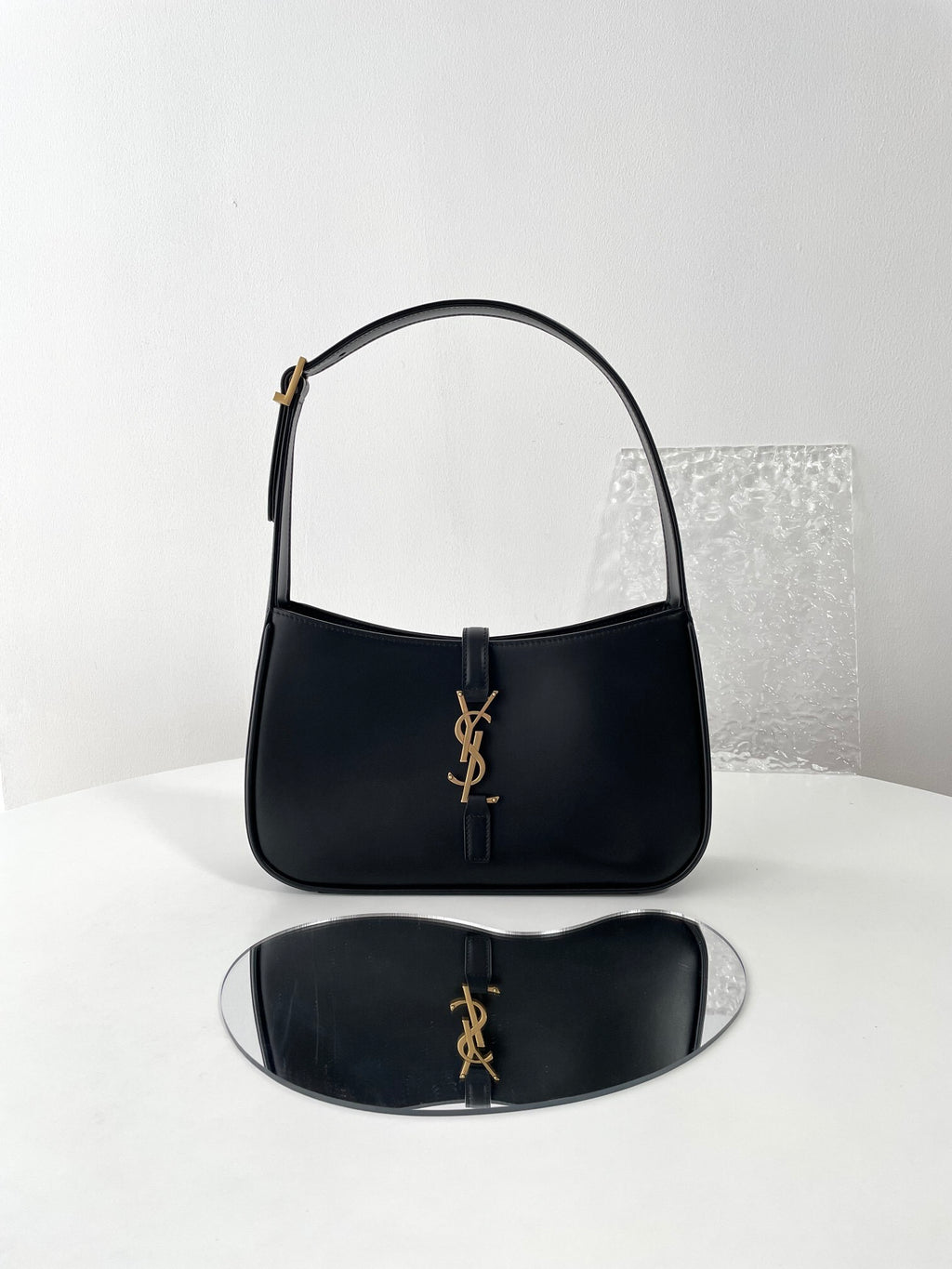 YSL Yves Saint Laurent Le 5 À 7 Underarm Saddle Bag