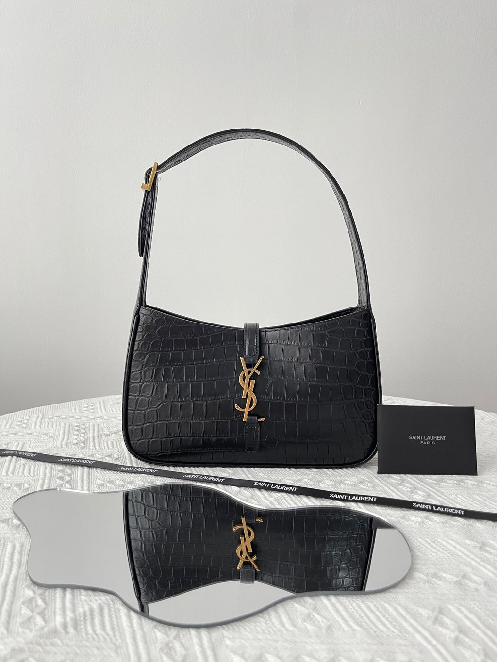 YSL Yves Saint Laurent Le 5 À 7 Underarm Saddle Bag