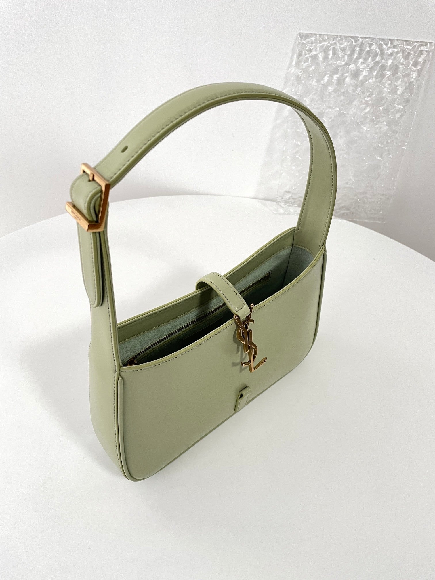 YSL Yves Saint Laurent Le 5 À 7 Underarm Saddle Bag