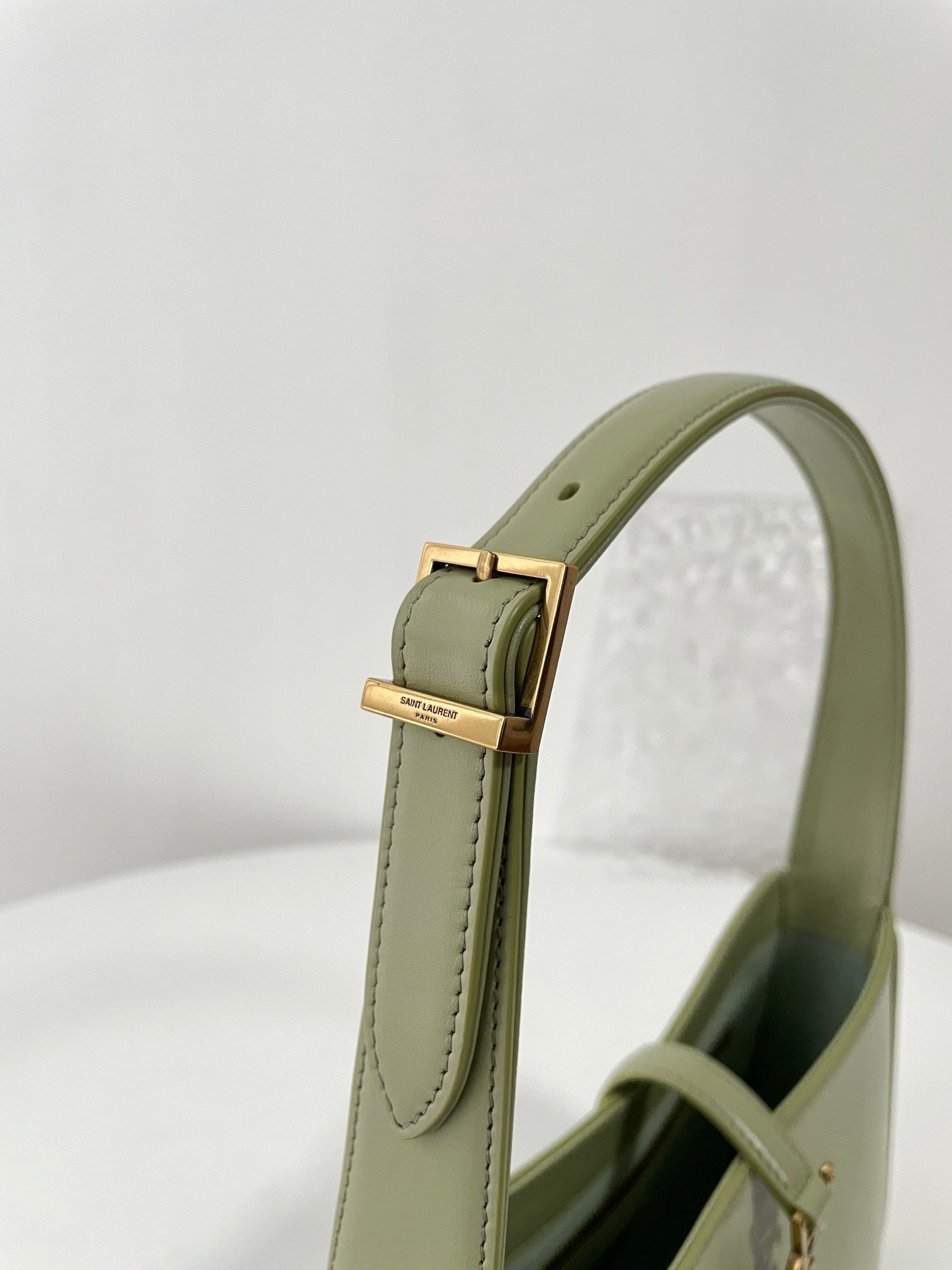 YSL Yves Saint Laurent Le 5 À 7 Underarm Saddle Bag