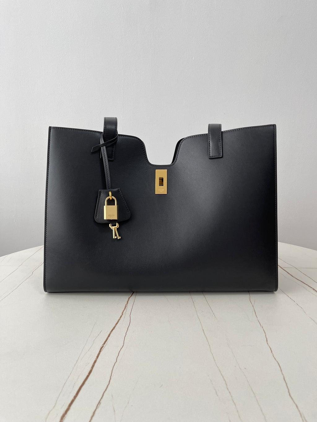 CELINE Cabas 16 Tote Large