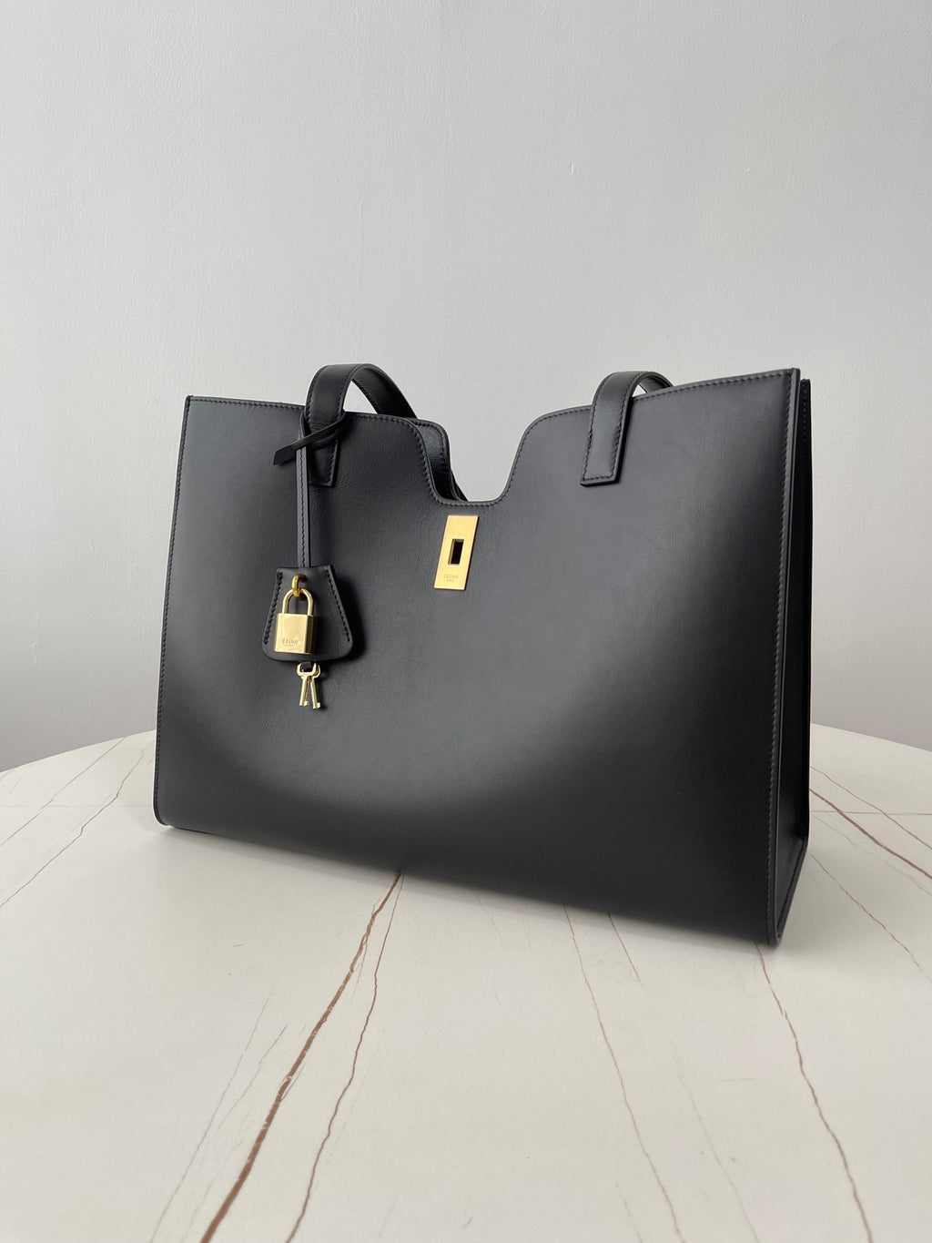 CELINE Cabas 16 Tote Large