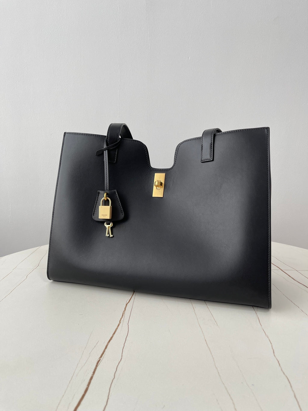 CELINE Cabas 16 Tote Large