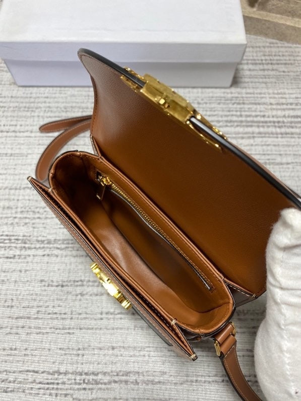 CELINE Chain Besace Triomphe
