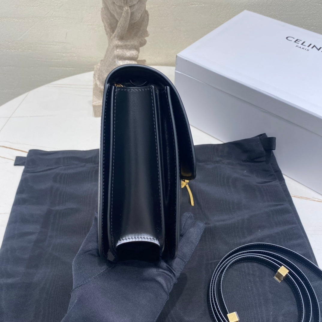CELINE Classic Medium Bag