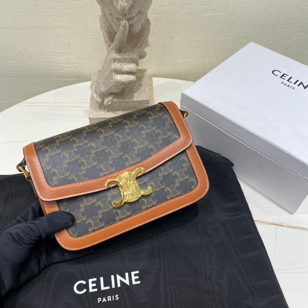CELINE Triomphe Medium Bag