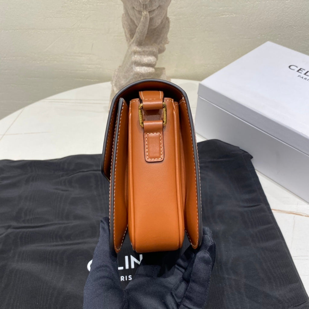 CELINE Triomphe Medium Bag