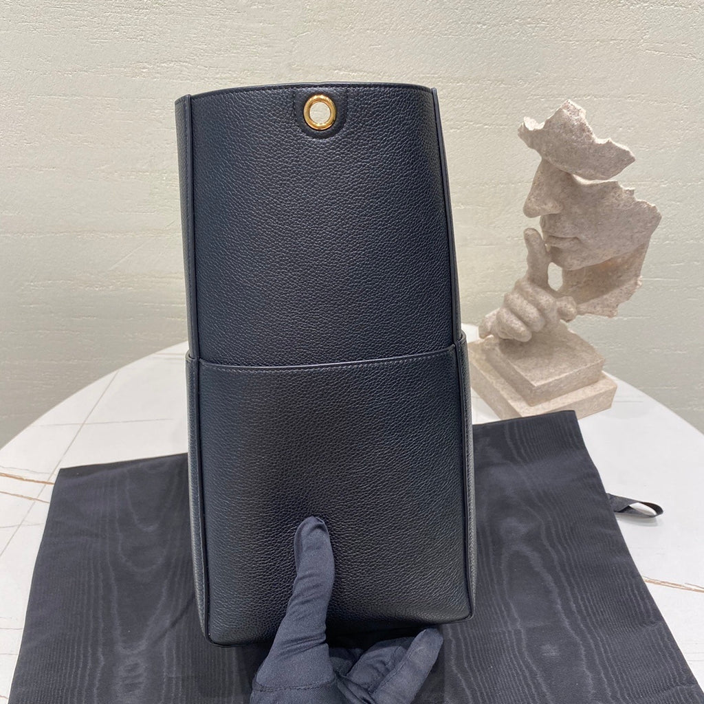 CELINE Sangle Bucket Bag
