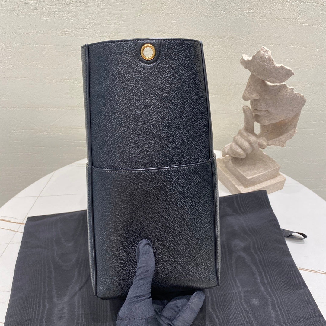 CELINE Sangle Bucket Bag