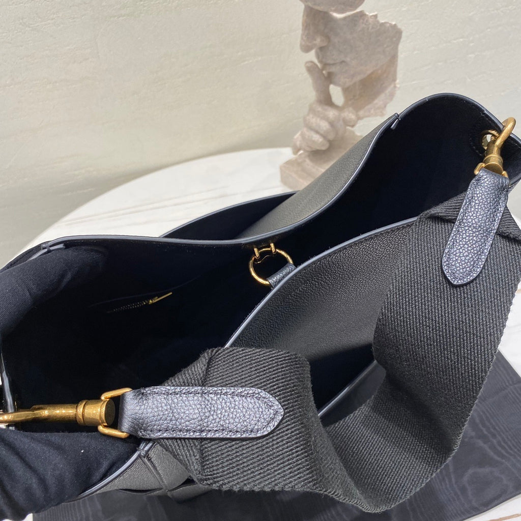 CELINE Sangle Bucket Bag