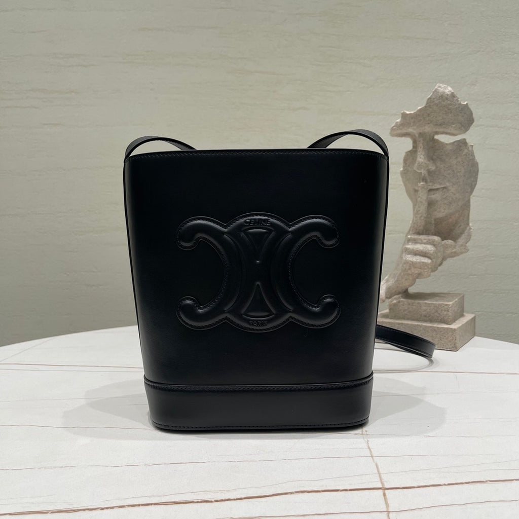 CELINE Cuir Triomphe Bucket Bag