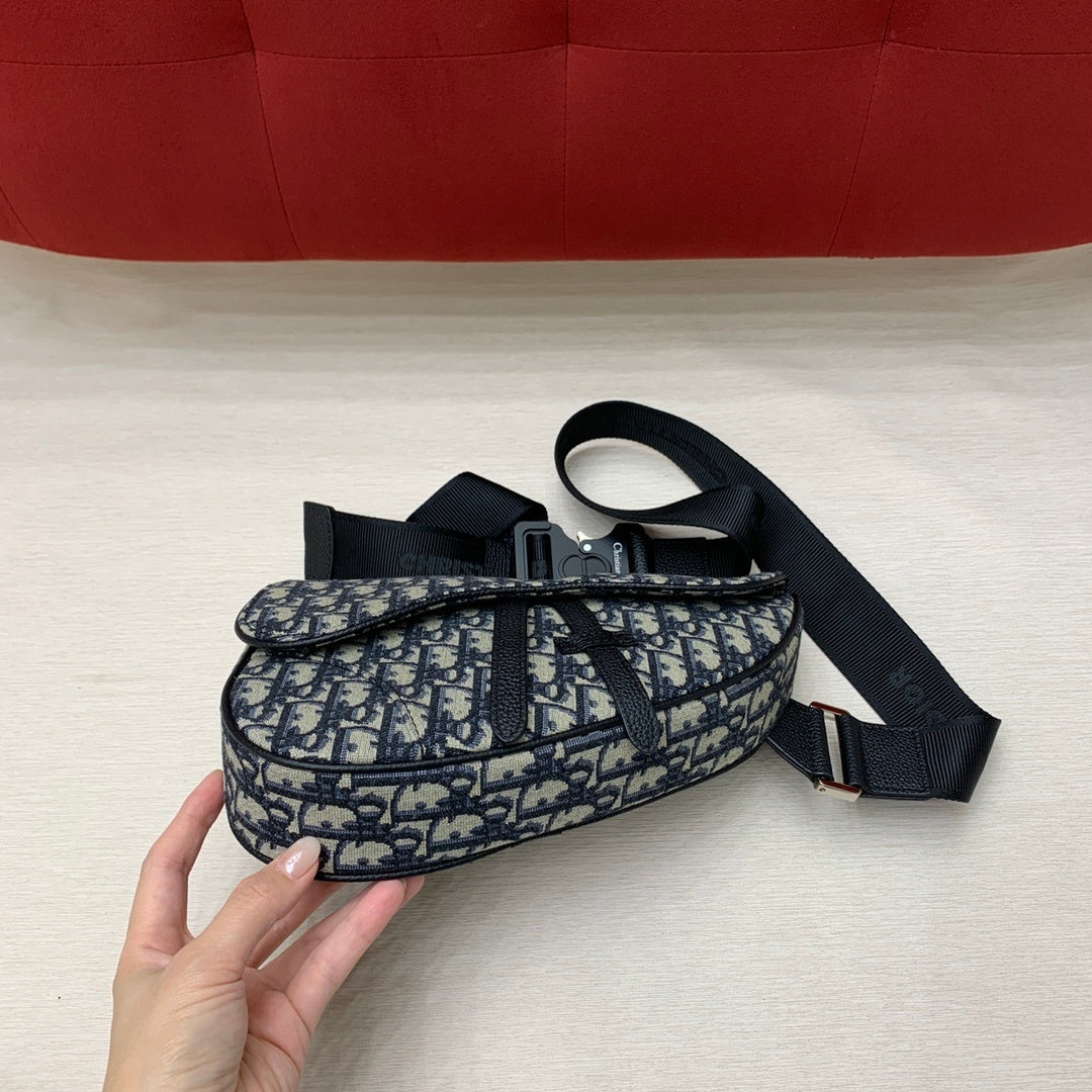 CHRISTIAN DIOR Saddle Bag