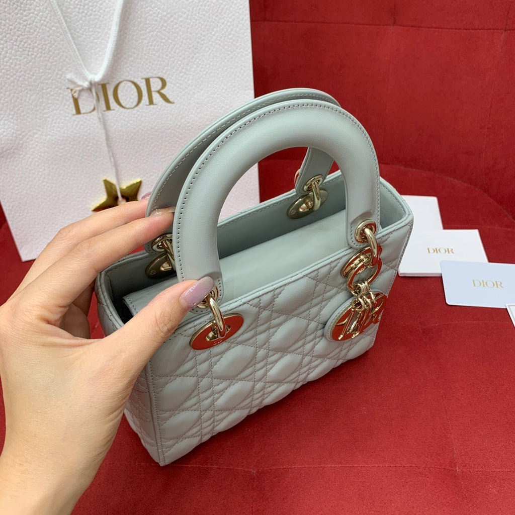 CHRISTIAN DIOR Lady Dior Medium Bag