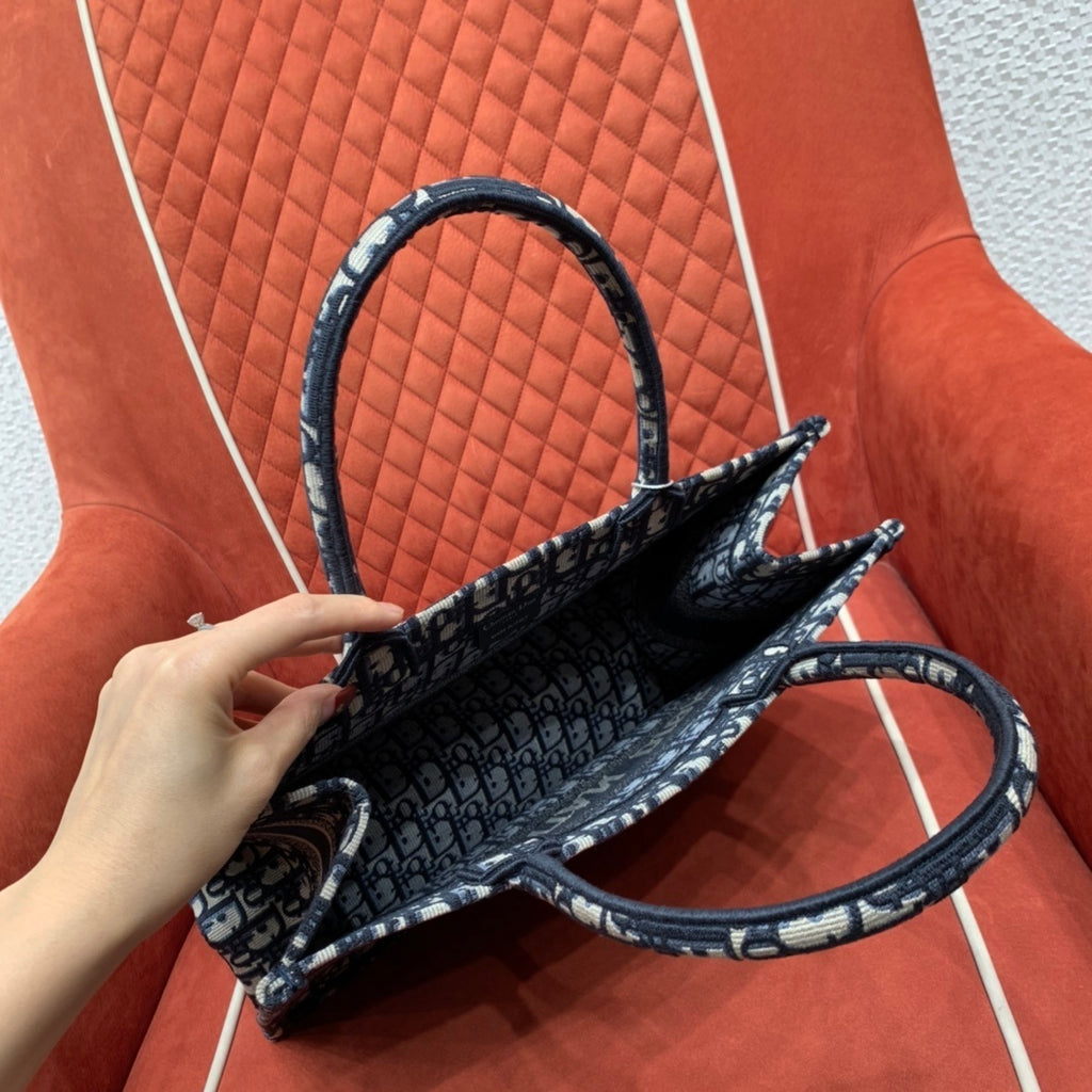 CHRISTIAN DIOR Book Tote Medium