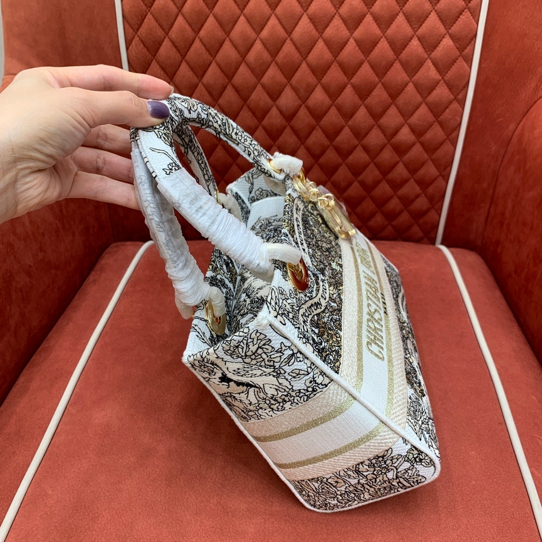 CHRISTIAN DIOR Lady D-Lite Bag Medium