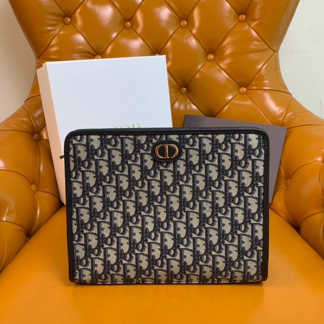 CHRISTIAN DIOR 30 Montaigne Pouch