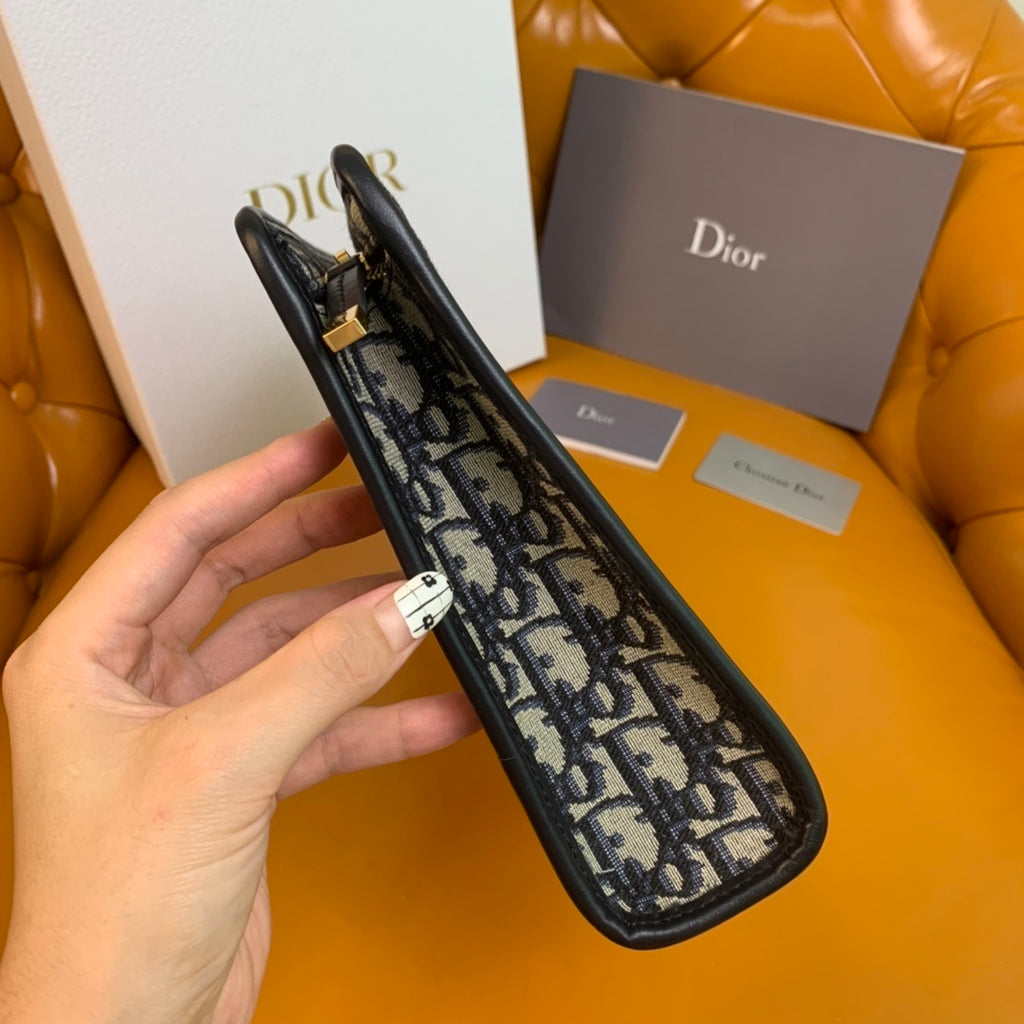 CHRISTIAN DIOR 30 Montaigne Pouch