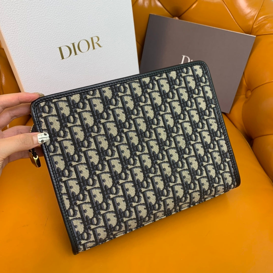 CHRISTIAN DIOR 30 Montaigne Pouch