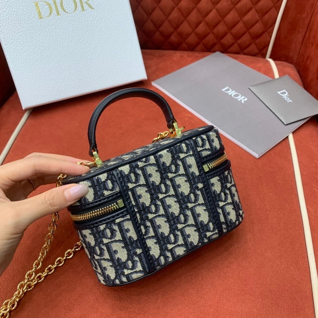 CHRISTIAN DIOR 30 Montaigne Mini Vanity Bag