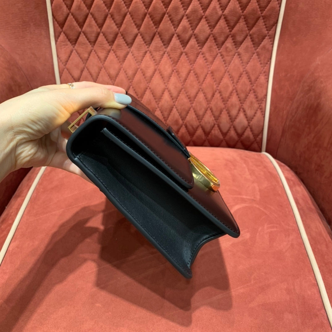 Christian Dior 30 Montaigne Patent Leather Handbag