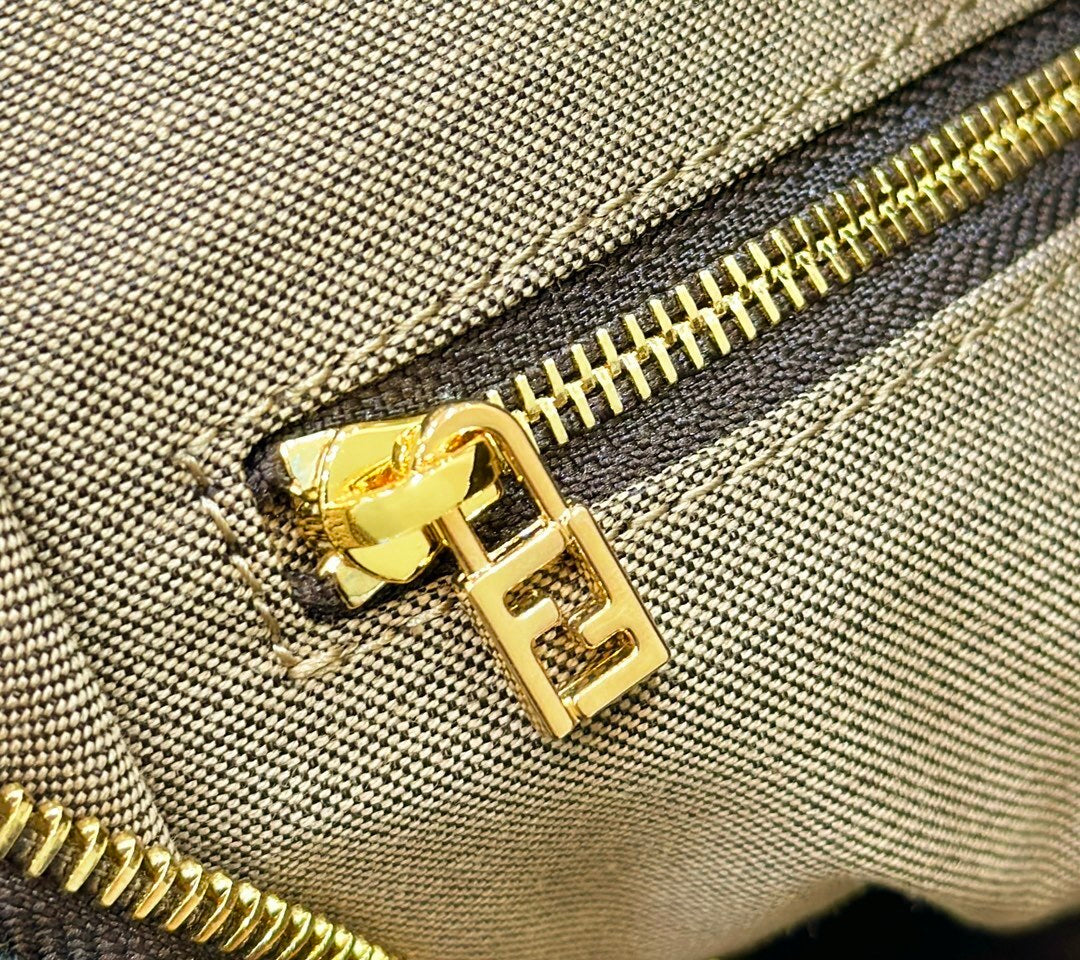 FENDI Vintage-Style FF Lunch Box Bag