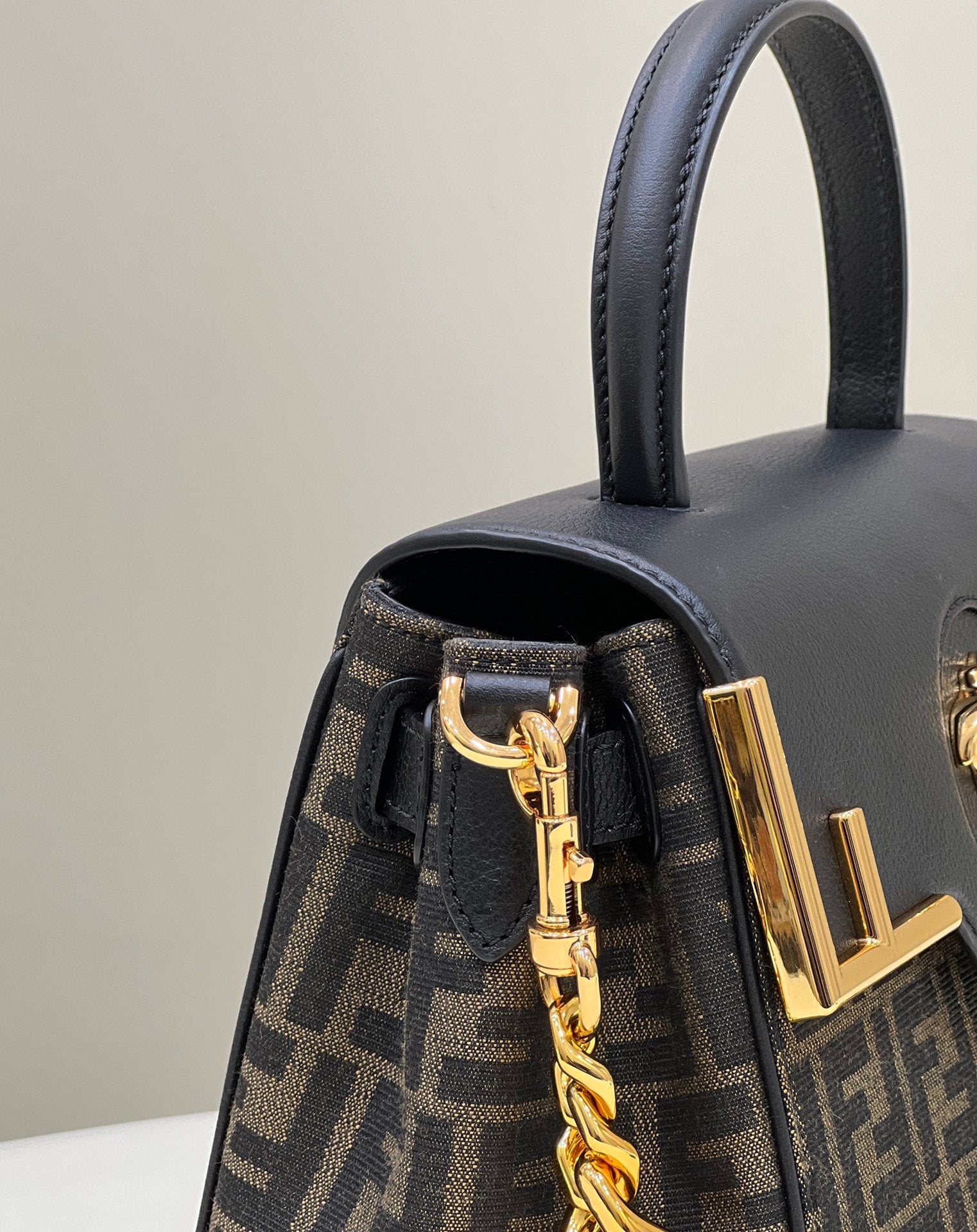 FENDI Baguette Crossbody Bag