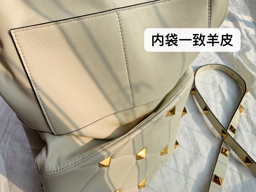 VALENTINO Rockstud Bucket Bag – Large