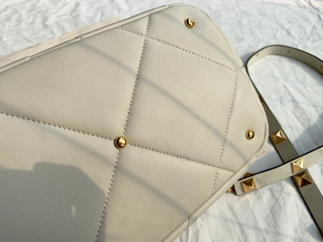 VALENTINO Rockstud Bucket Bag – Large