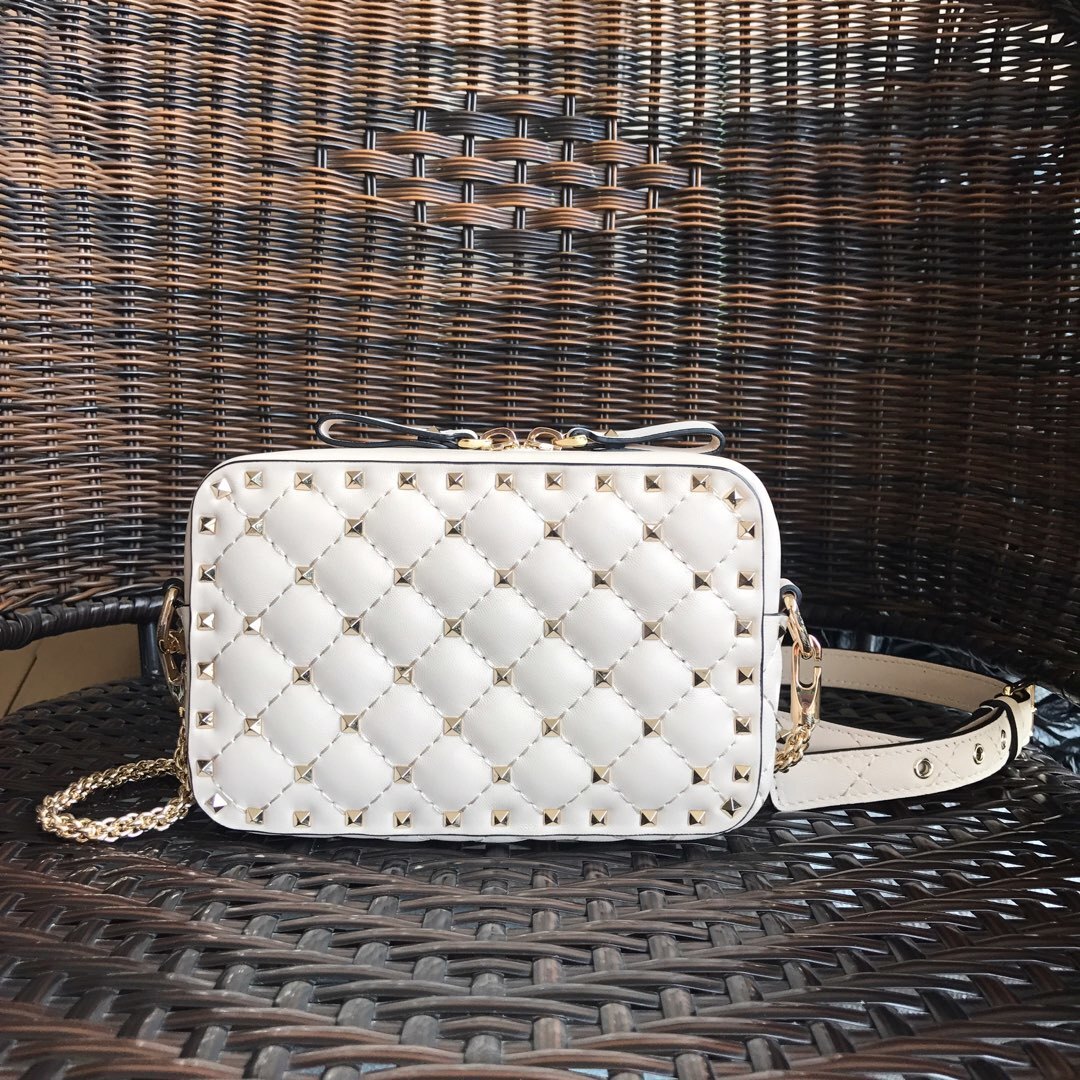 VALENTINO Garavani Rockstud Spike Box Bag
