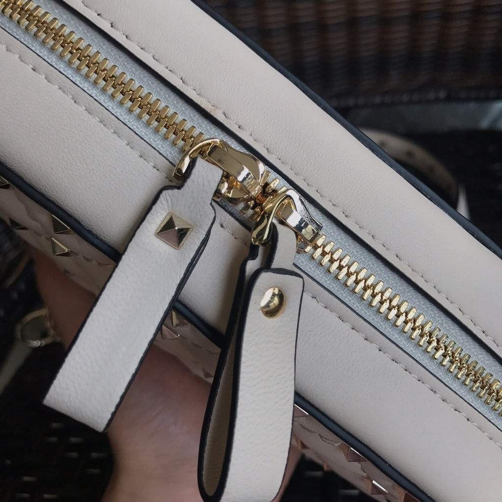 VALENTINO Garavani Rockstud Spike Box Bag
