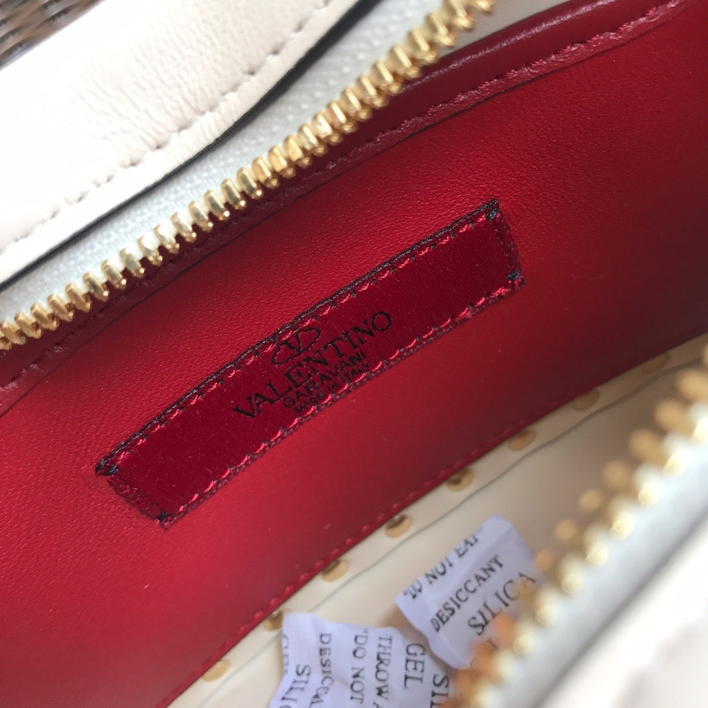VALENTINO Garavani Rockstud Spike Box Bag