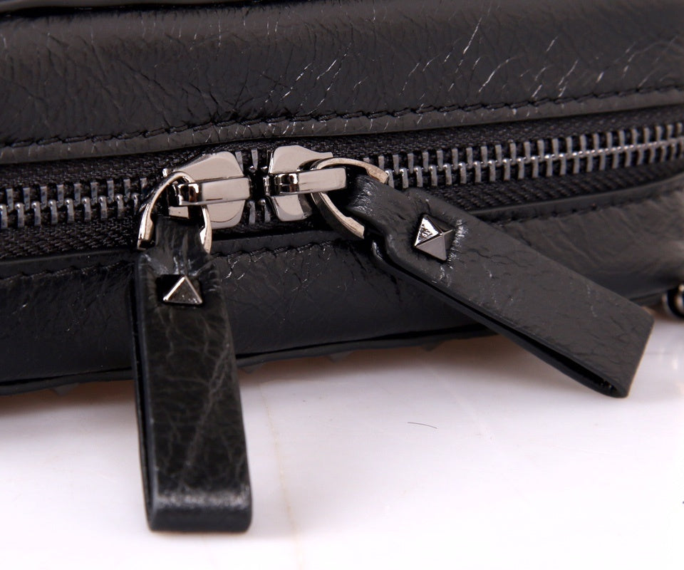 VALENTINO Garavani Rockstud Spike Box Bag