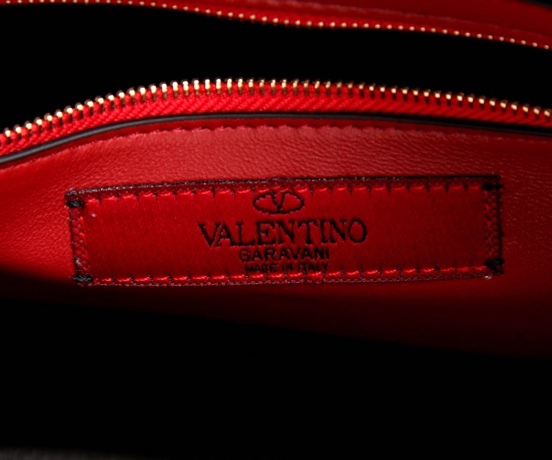VALENTINO Garavani Rockstud Spike Quilted Shoulder Bag