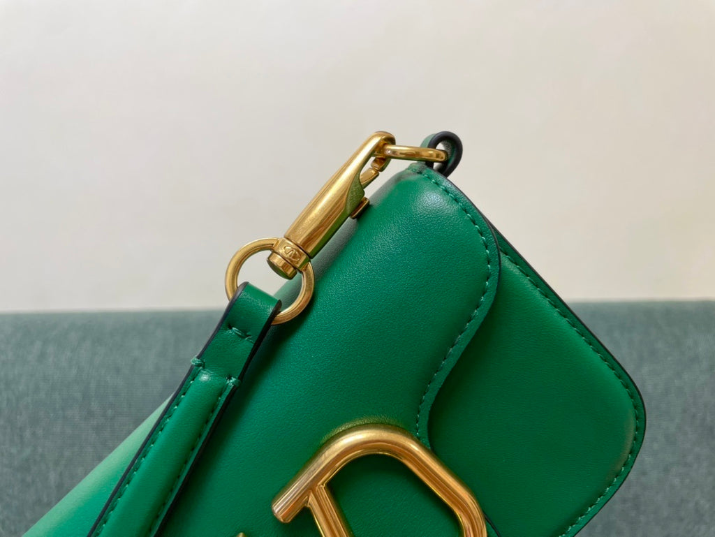 VALENTINO Garavani VLogo Signature Chain Wallet