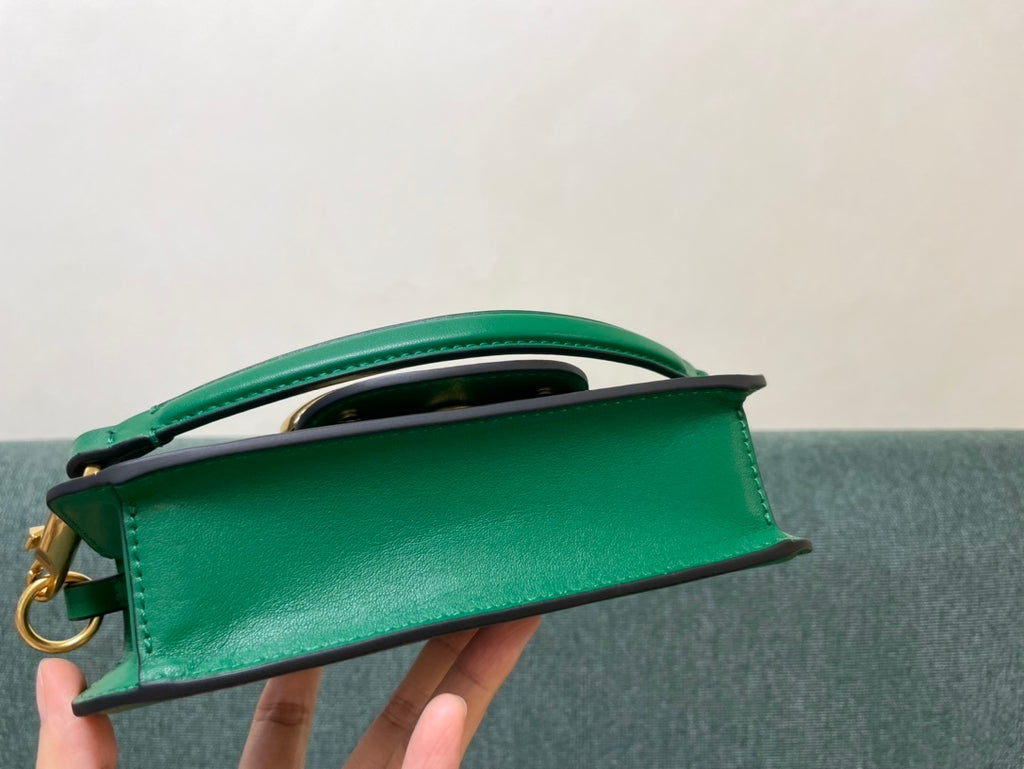 VALENTINO Garavani VLogo Signature Chain Wallet
