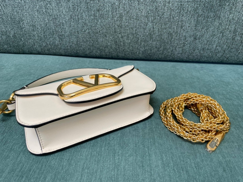 VALENTINO Garavani VLogo Signature Chain Wallet