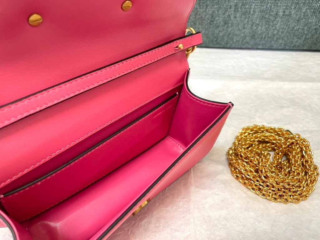 VALENTINO Garavani VLogo Signature Chain Wallet