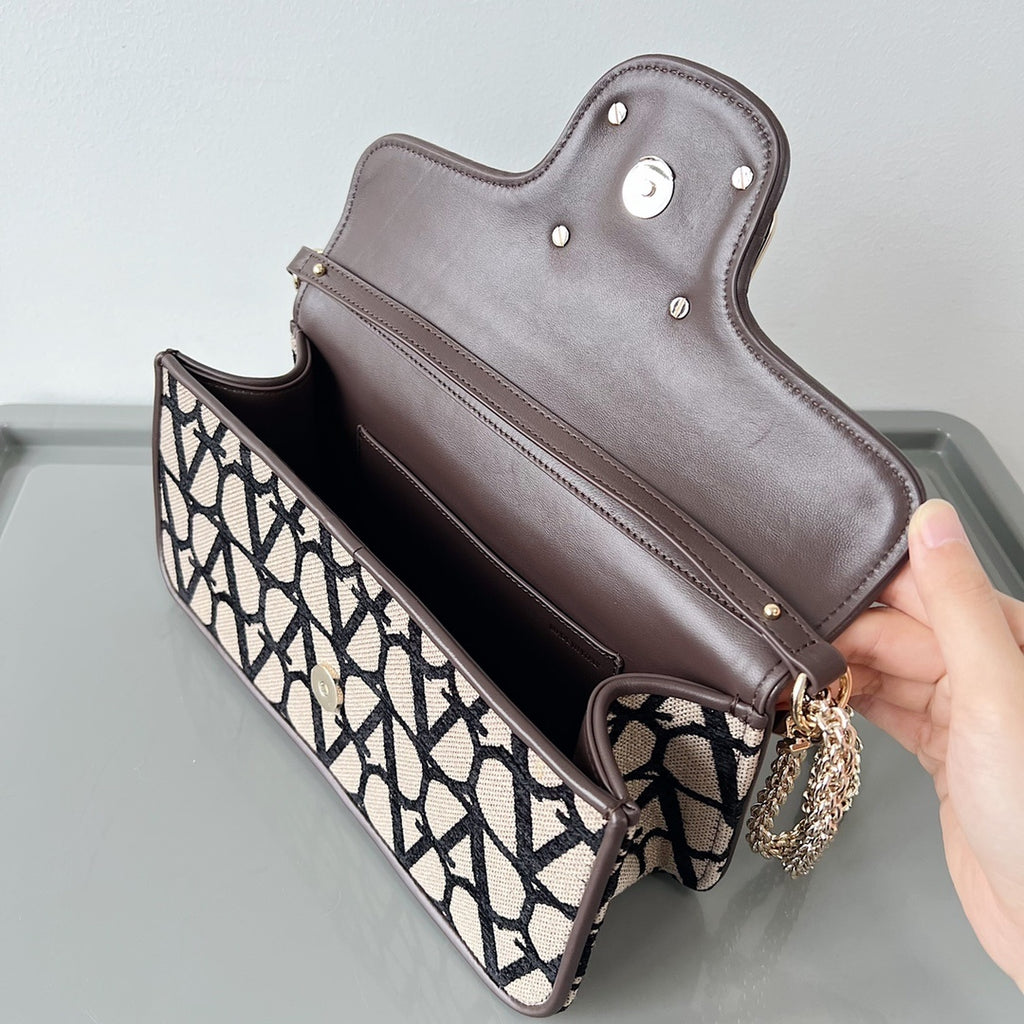 VALENTINO VLogo Signature Calfskin Shoulder Bag