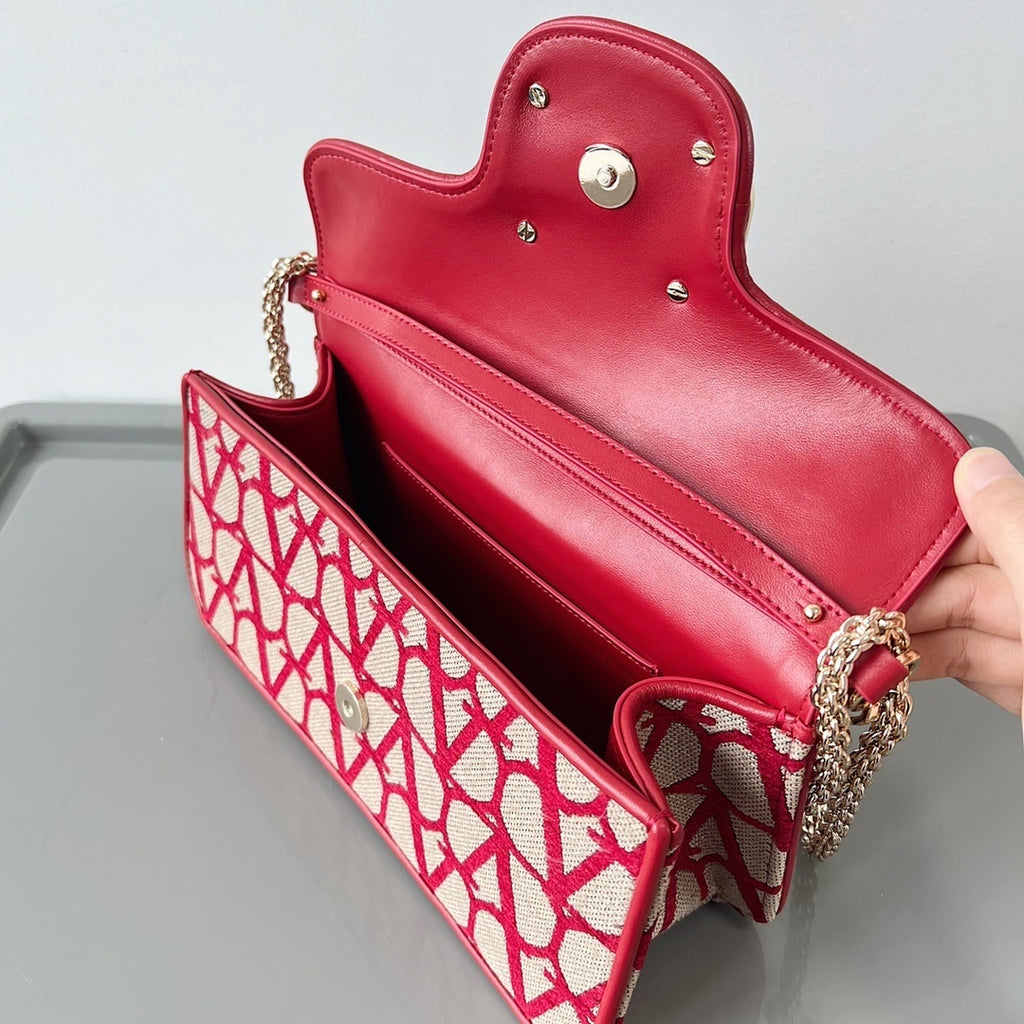 VALENTINO VLogo Signature Calfskin Shoulder Bag