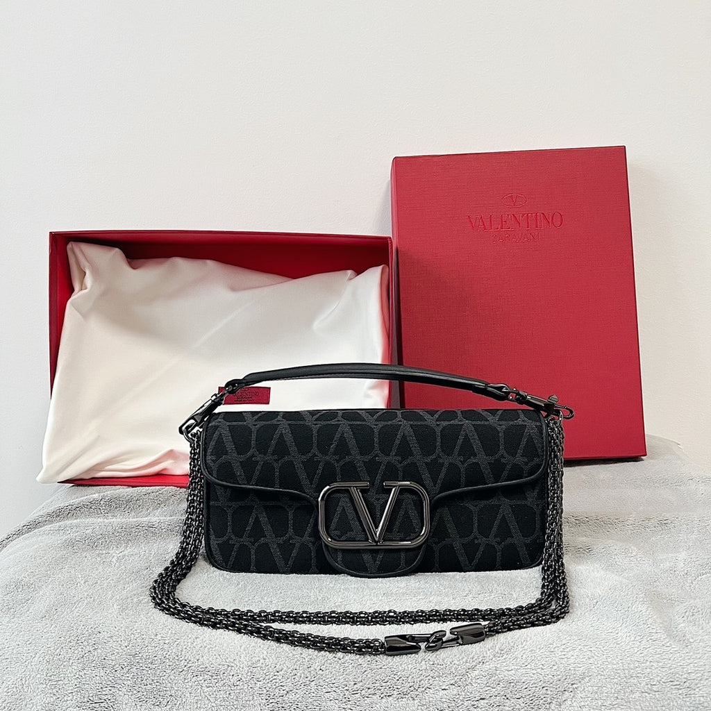 VALENTINO VLogo Signature Calfskin Shoulder Bag