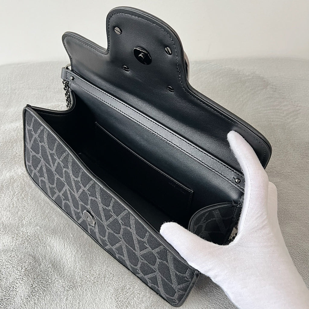 VALENTINO VLogo Signature Calfskin Shoulder Bag