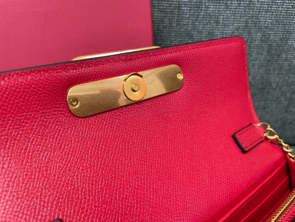 VALENTINO Garavani VLogo Signature Grained Calfskin Pouch