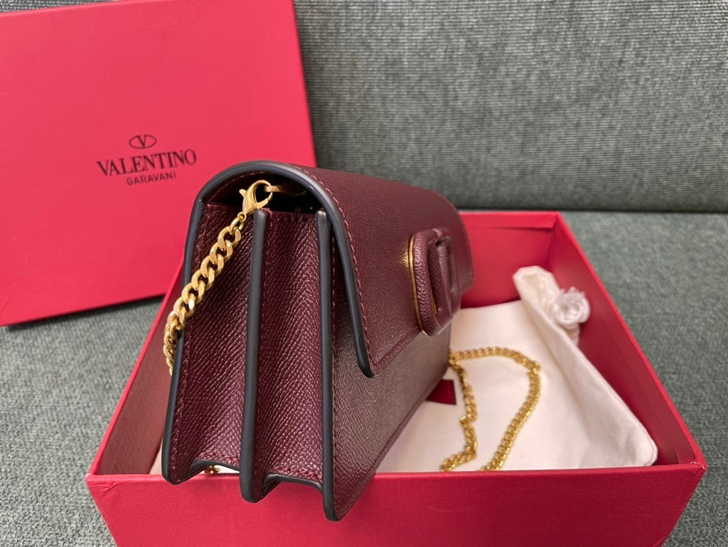 VALENTINO Garavani VLogo Signature Grained Calfskin Pouch